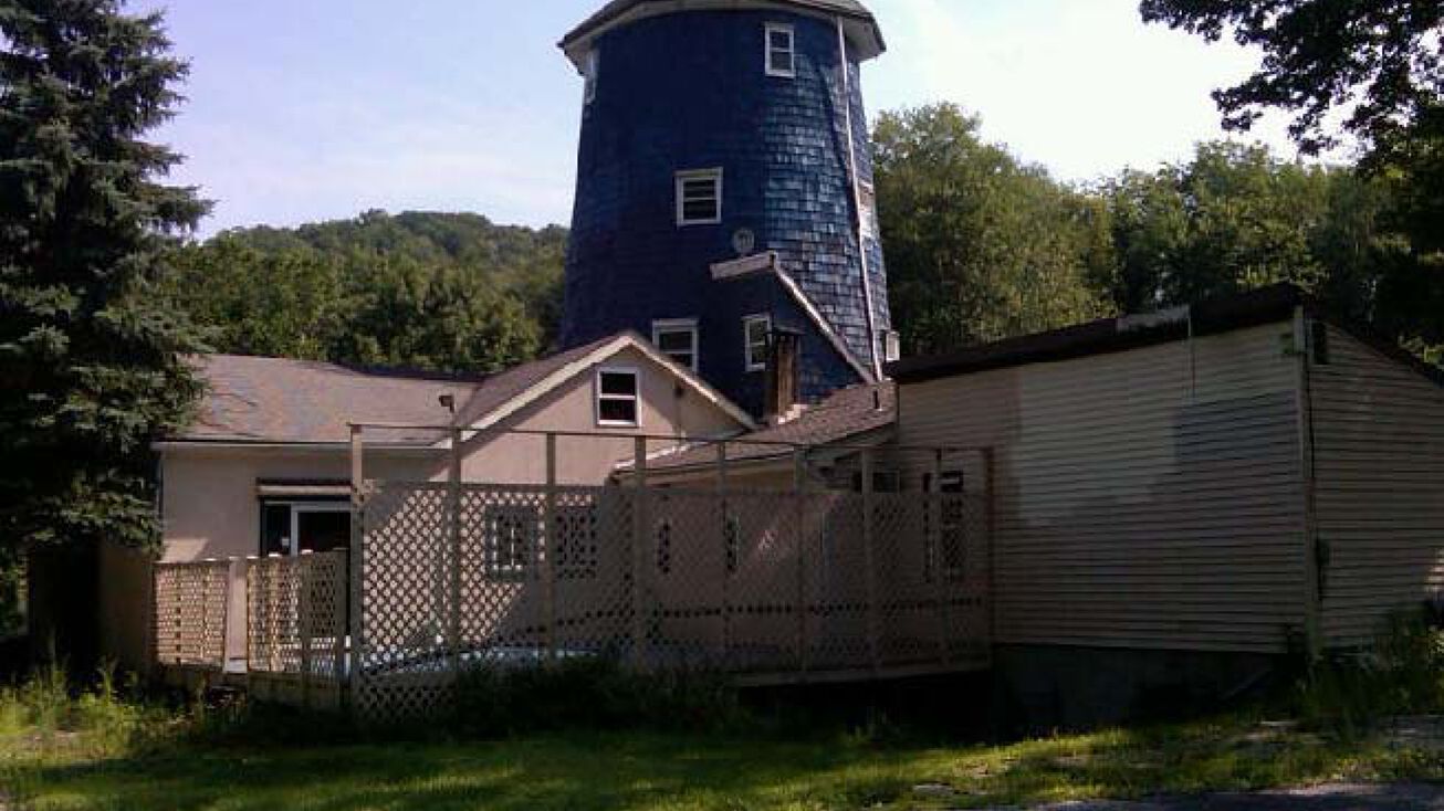 3717 Crompond Rd, Yorktown Heights, NY 10598