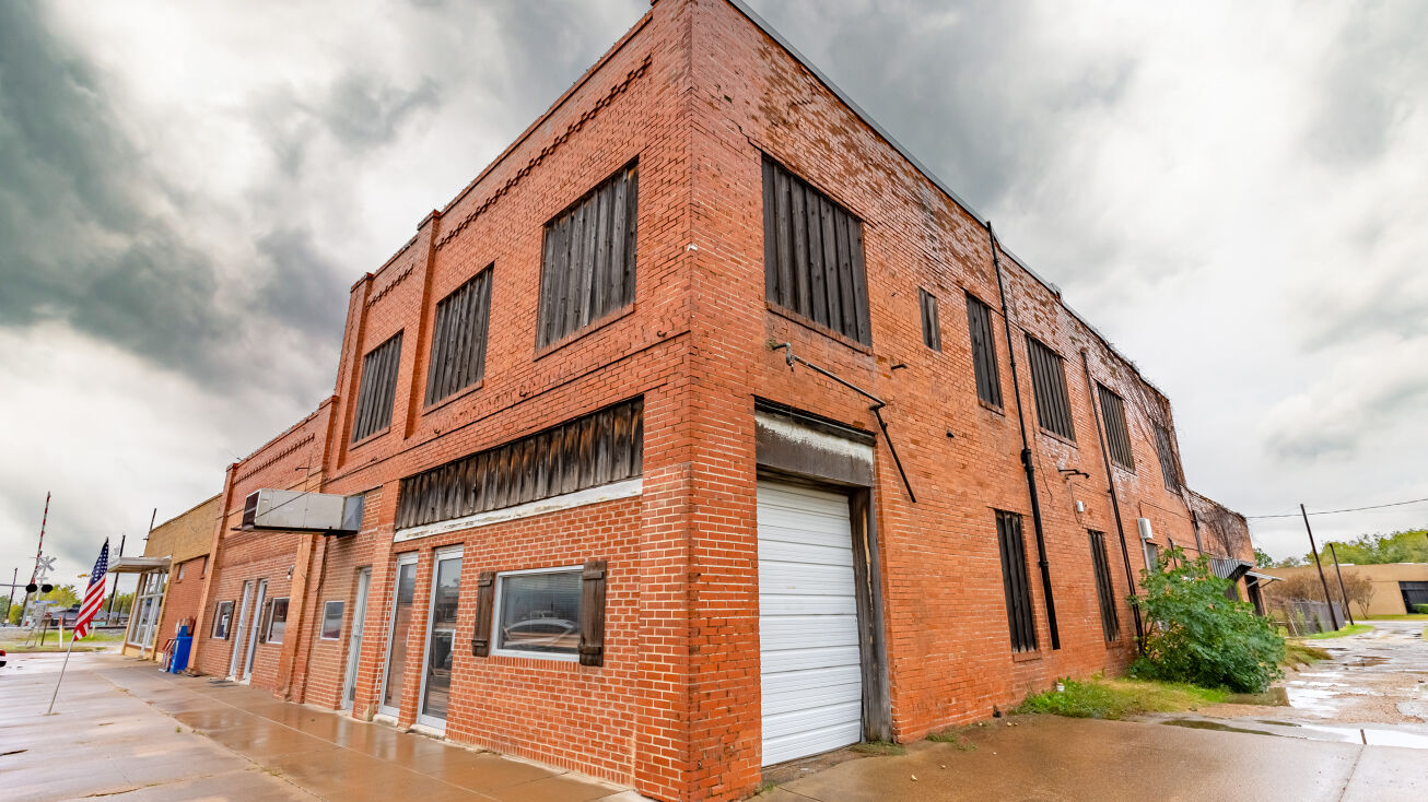 109 N 5th St, Wills Point, TX 75169