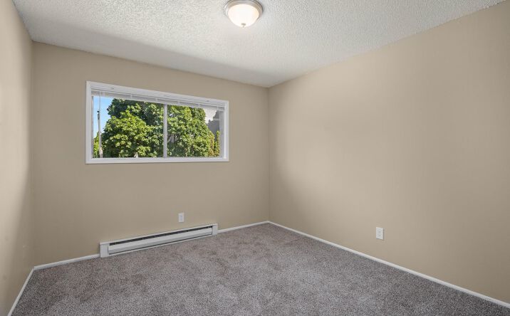 image of property at 12800 NE SANDY BLVD Portland OR 97230-1223