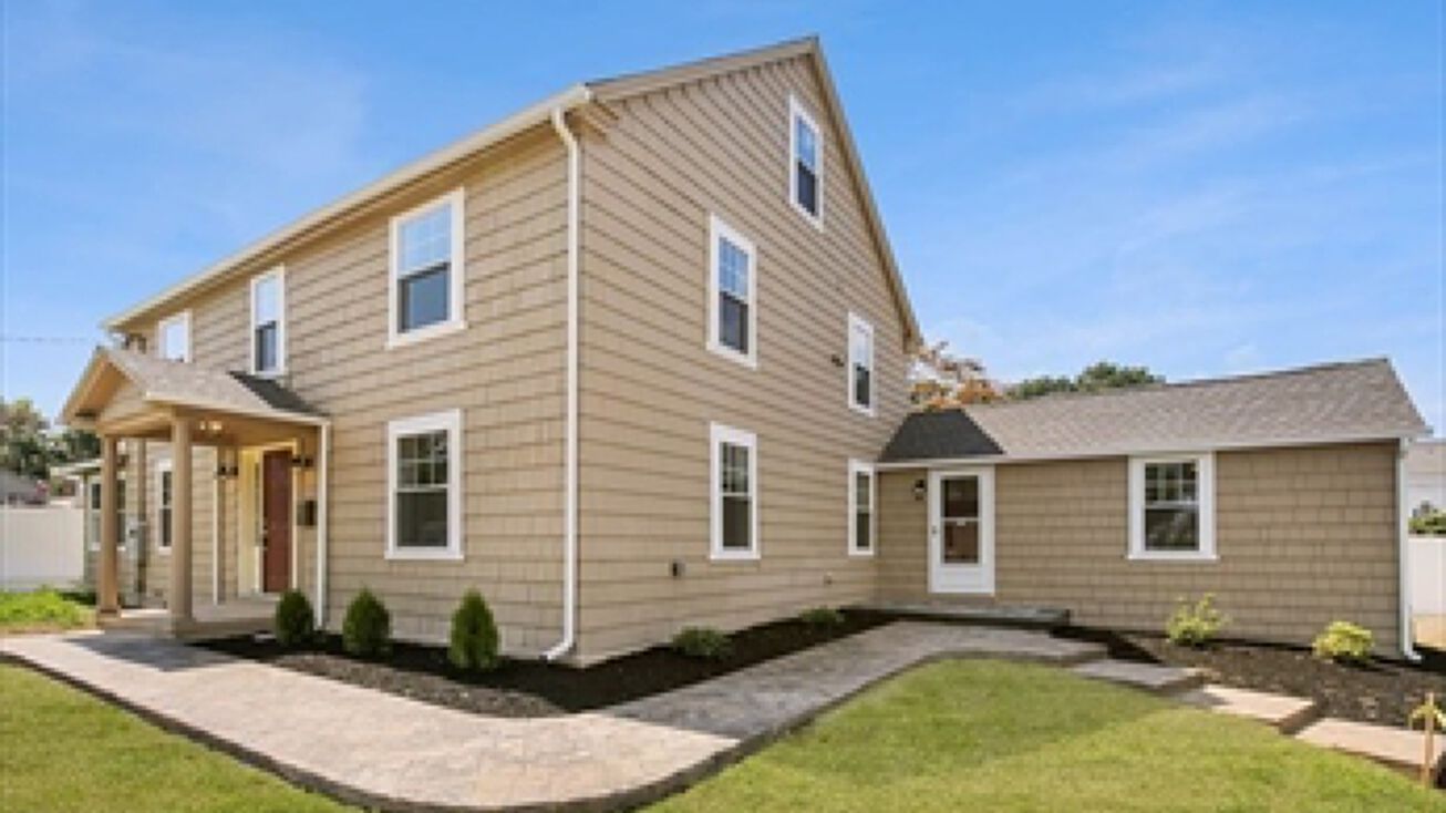 266 ster St, Worcester, MA 01603