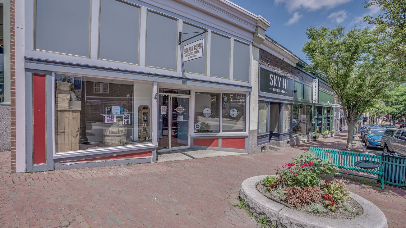 39 Main St, Amesbury, MA 01913