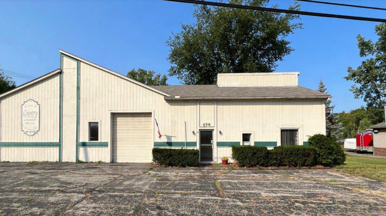 490 S Ortonville Rd, Brandon Township, MI 48462