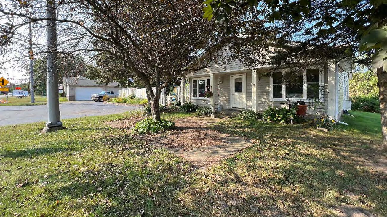 456 S Ortonville Rd, Brandon Township, MI 48462