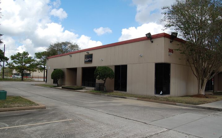 Pictures of Office, Industrial property located at 301 Wells Fargo Drive, Houston, TX 77090 for comps - image #1