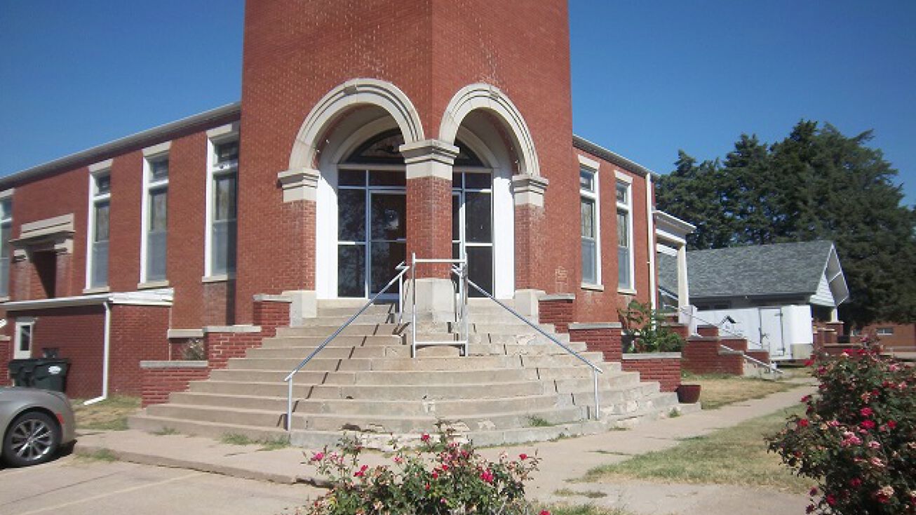 354 W 1st St, Hoisington, KS 67544 Mixed Use Property for Sale 354