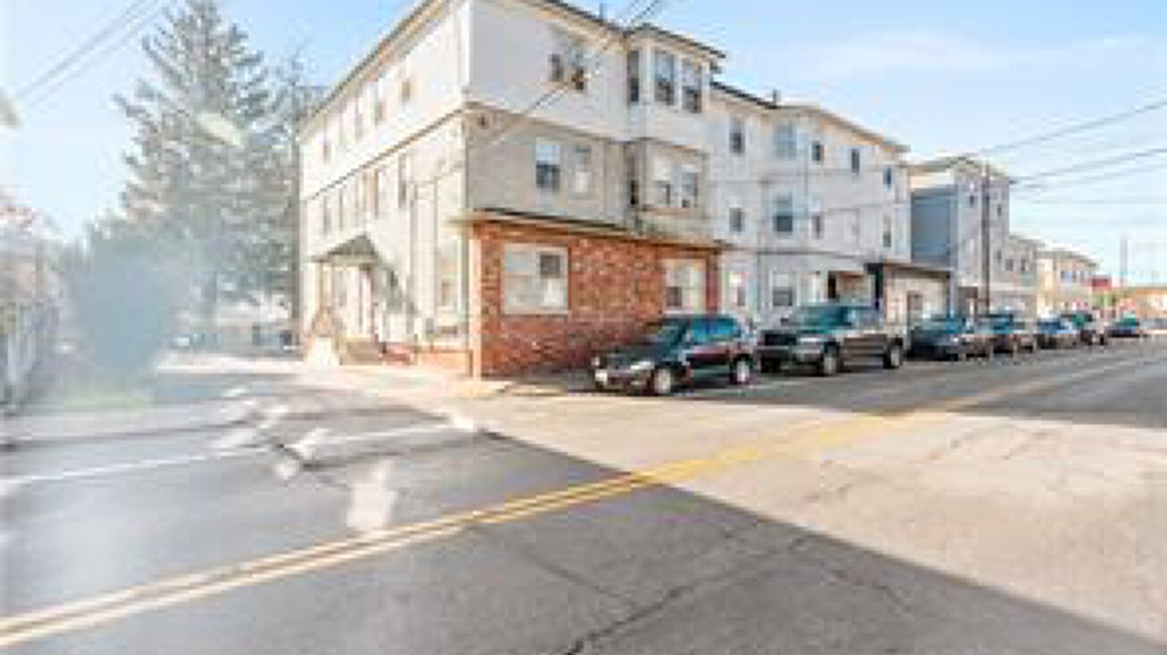 1344 Plainfield St, Cranston, RI 02920