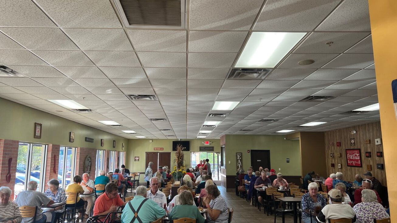 000 restaurant ln, Zephyrhills, FL 33541