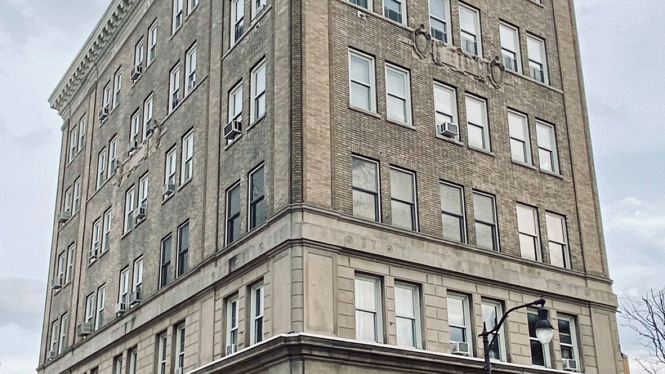 2 S Main St, Harrisonburg, VA 22802