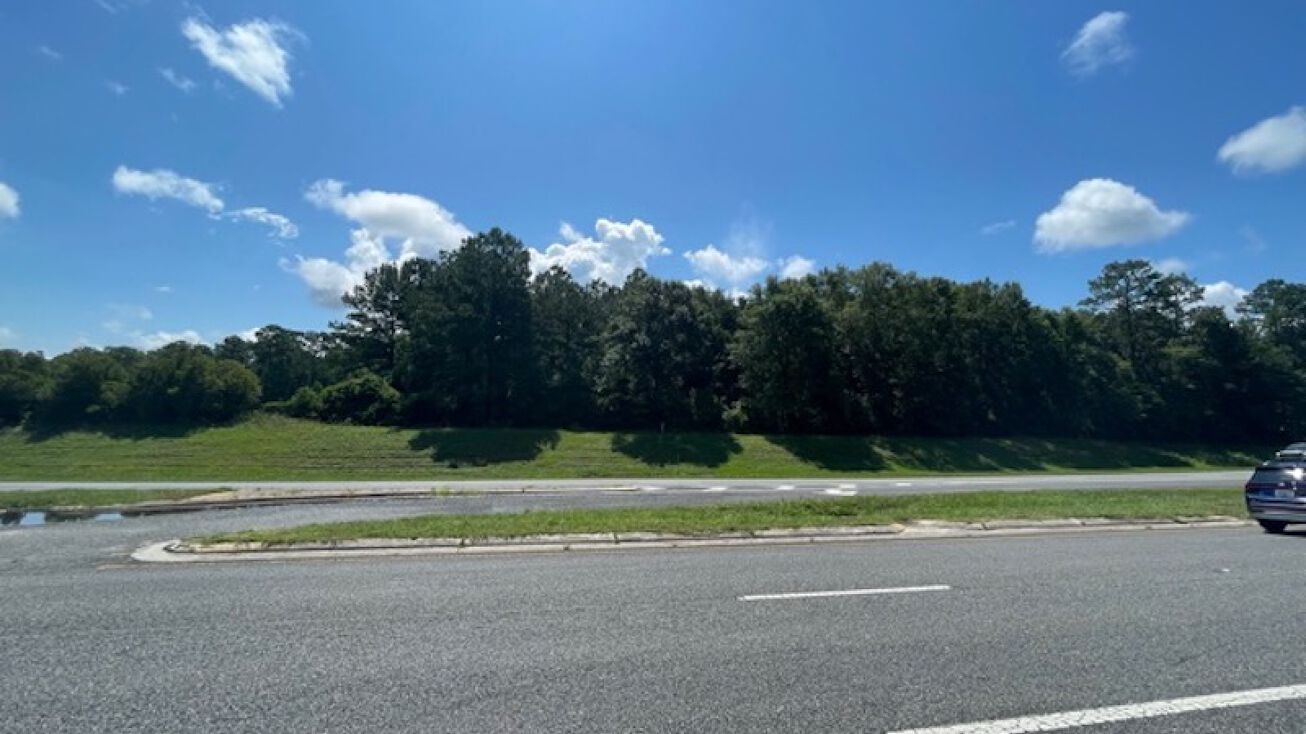 5908 Houston Ln, Crestview, FL 32539