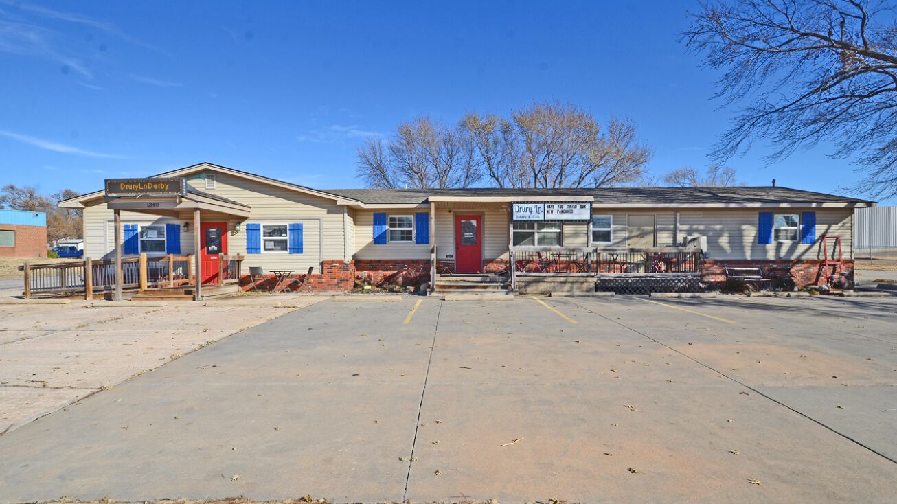 1340 Nelson Dr, Derby, KS 67037