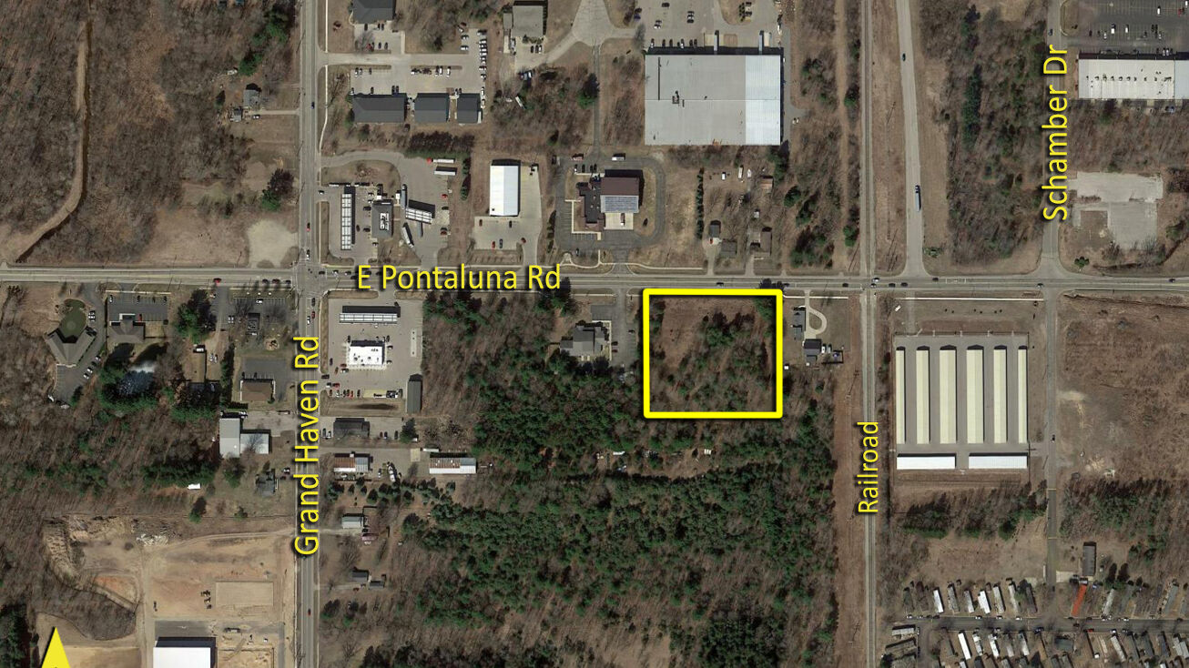 1161 E Pontaluna Rd, Norton Shores, MI 49456