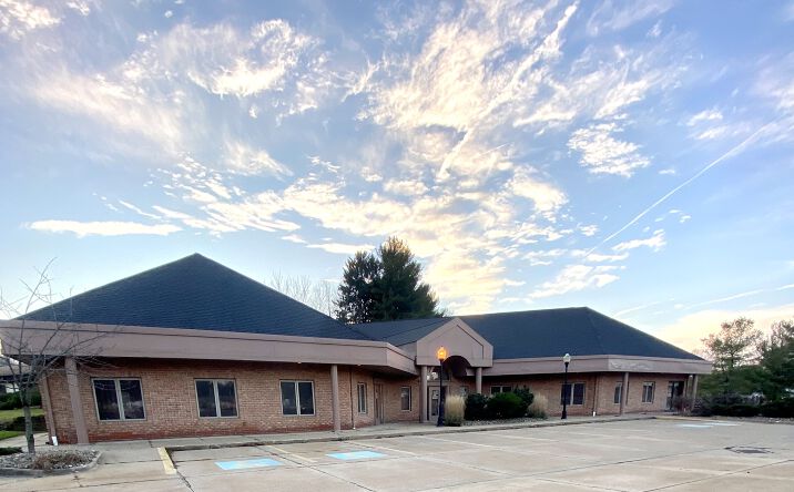 Pictures of Office property located at 43 S Main St, Munroe Falls, OH 44262 for comps - image #1