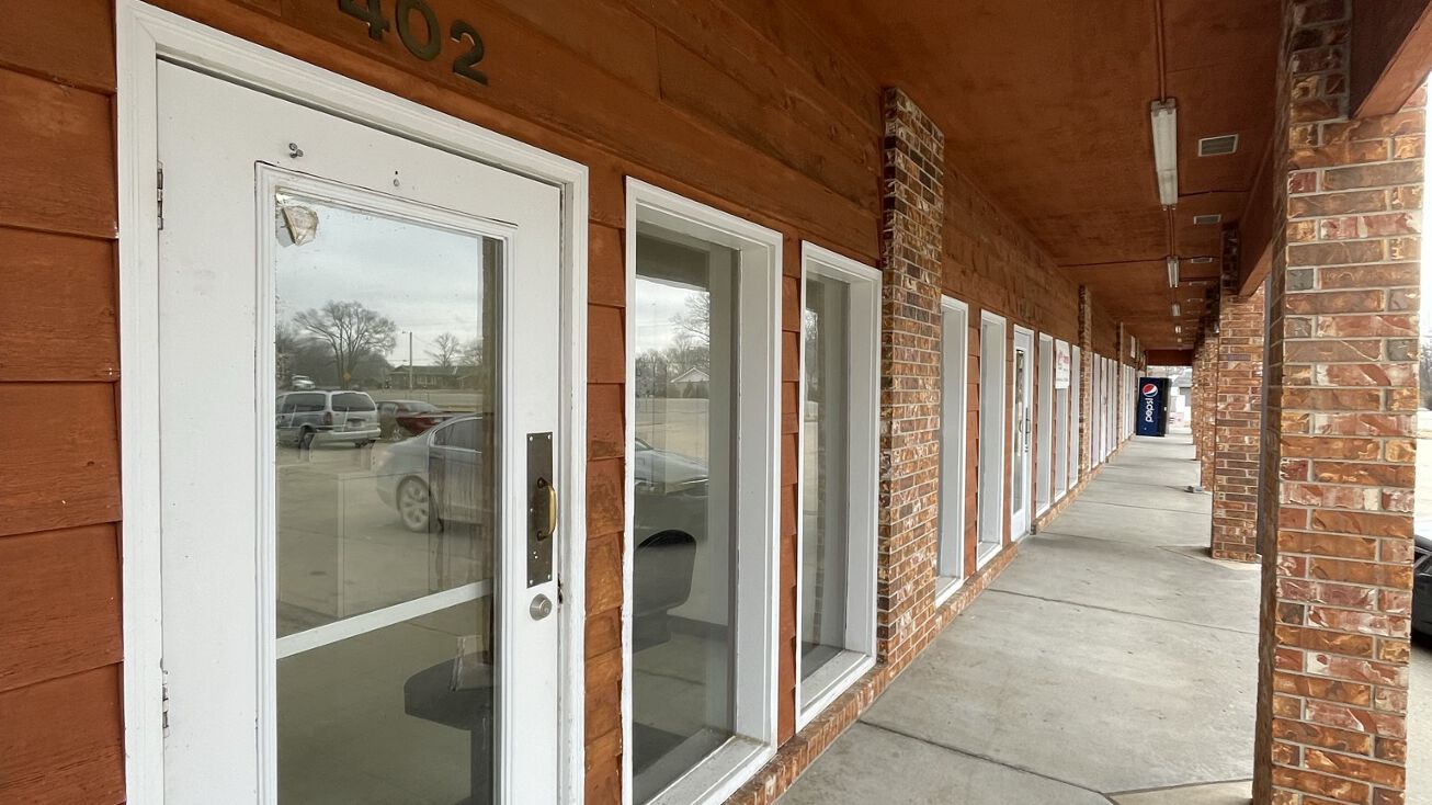 402 S Circle Dr, Silver Lake, KS 66539