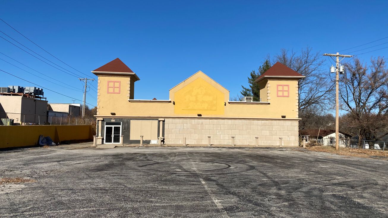 18106 E Bundschu Rd, Independence, MO 64056 Mixed Use Property for