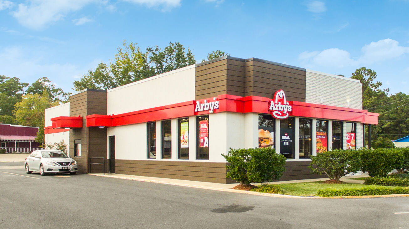 1402 S 5th St, Leesville, LA 71446