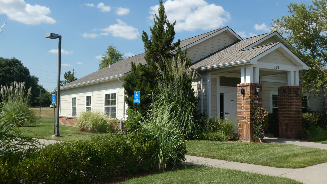 120 E Karla Ave, Haysville, KS 67060