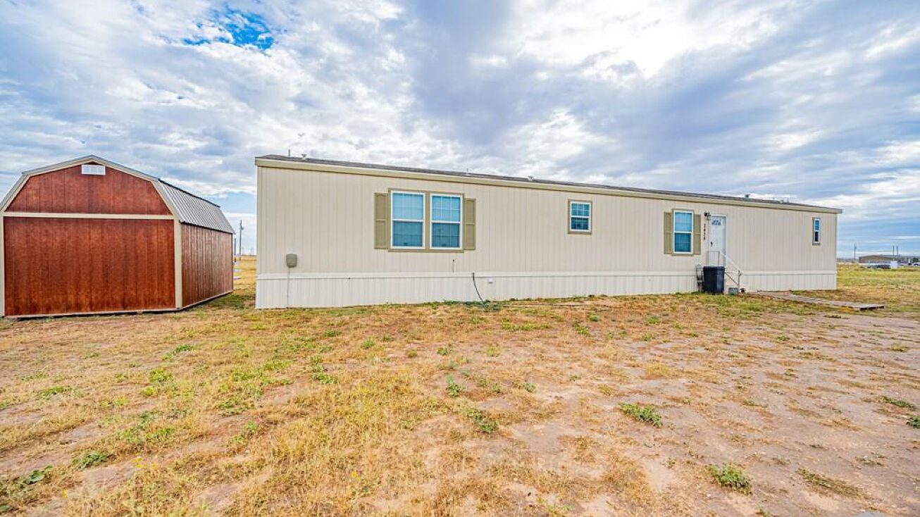 2438 Breeze Ave, Stanton, TX 79782