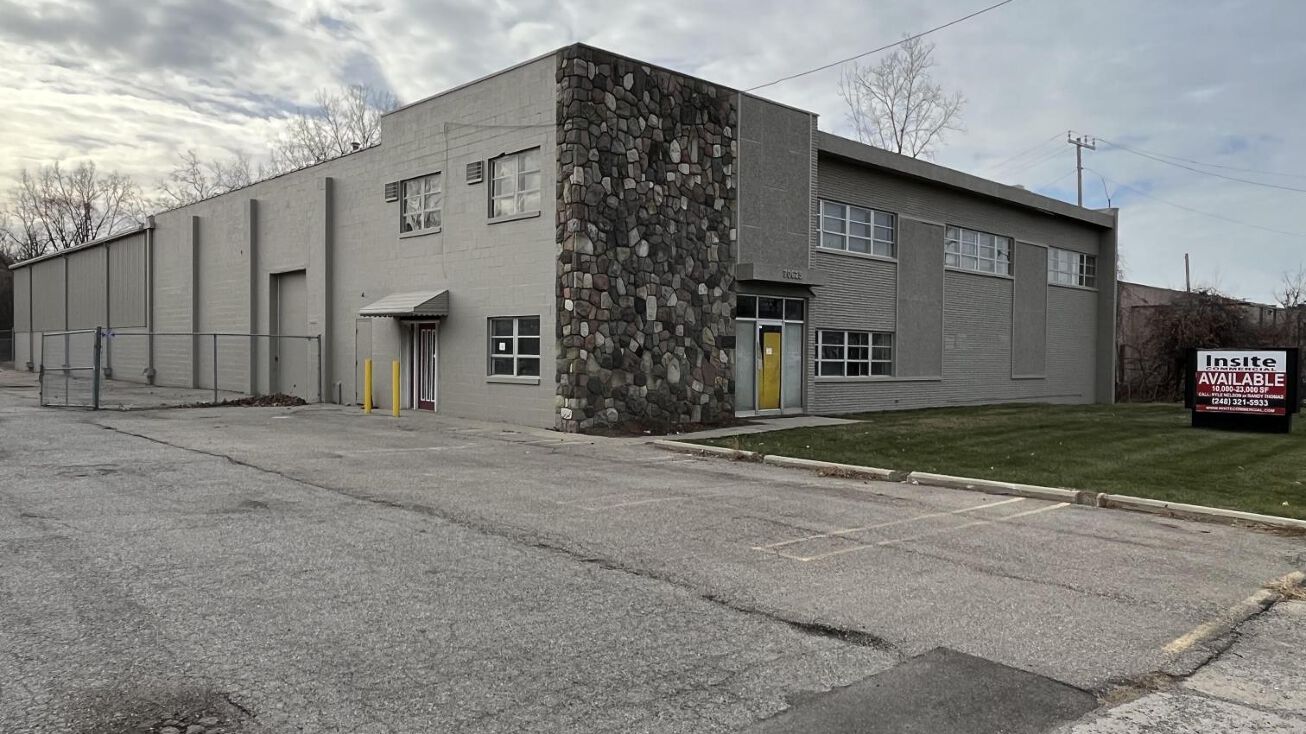 30625 Eight Mile Rd, Livonia, MI 48152