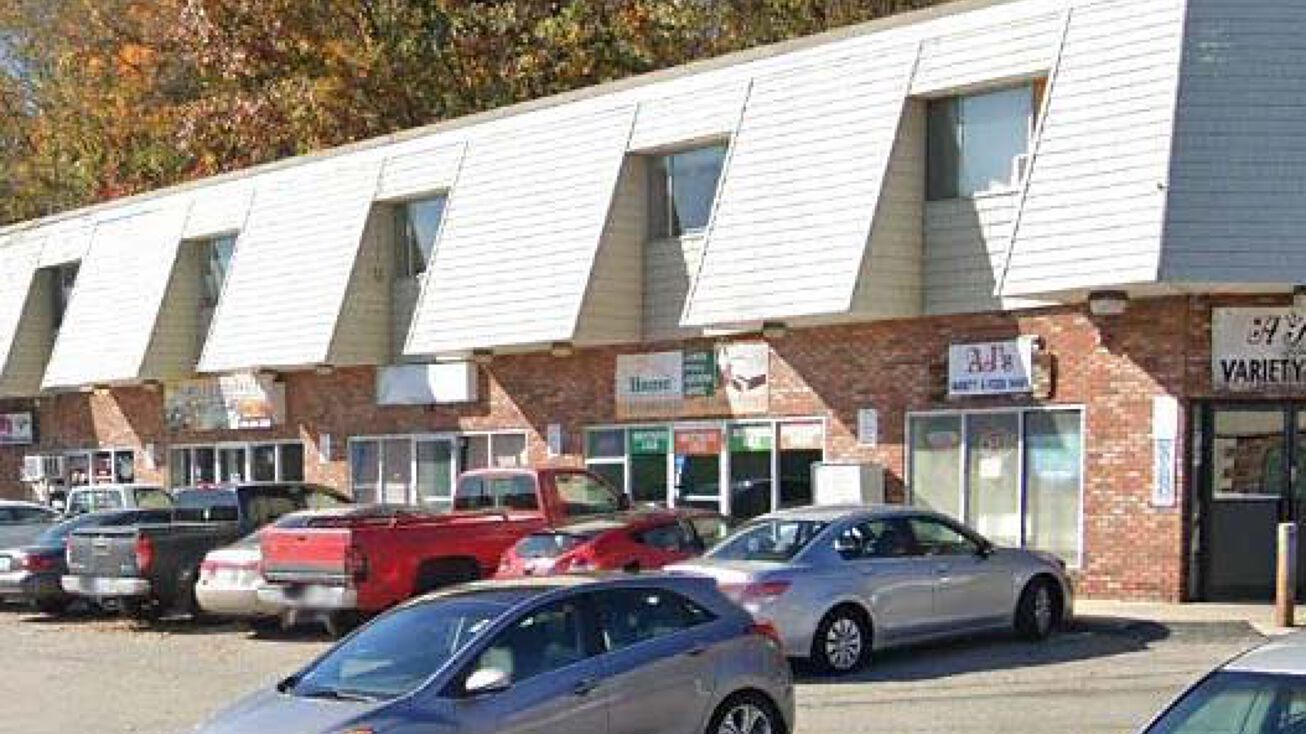 1031 Plainfield St, Johnston, RI 02919