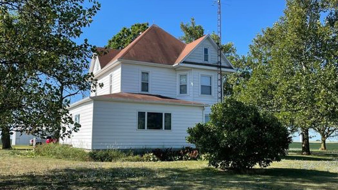 1287 E 3800N Rd, Kempton, IL 60946