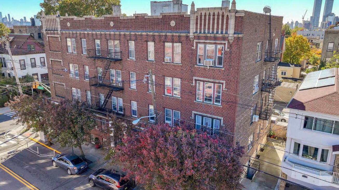 159 Hutton St, Jersey City, NJ 07307