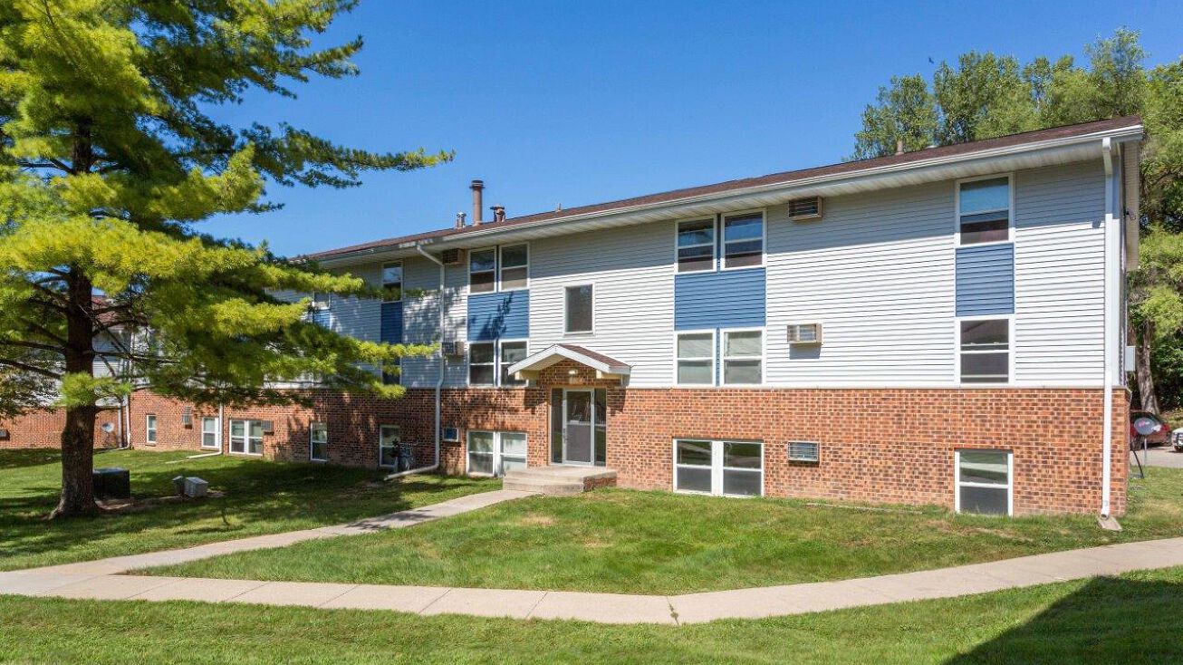 2400 Hickman Rd, Des Moines, IA 50310