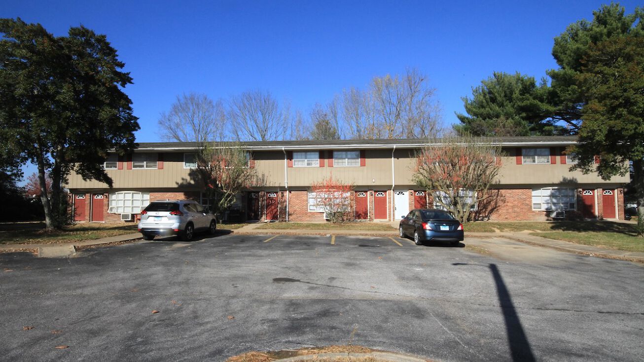 500 N Westridge Dr, Carbondale, IL 62901 Multifamily Property for Sale