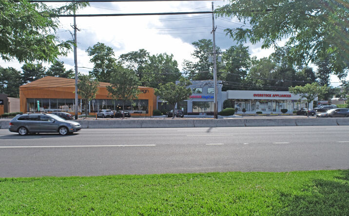 Pictures of Retail property located at 695 RT-17, Paramus, NJ 07652 for sales - image #1
