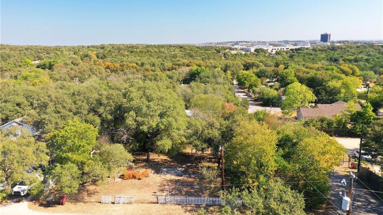 7800 Flat Rock Dr, Austin, TX 78737