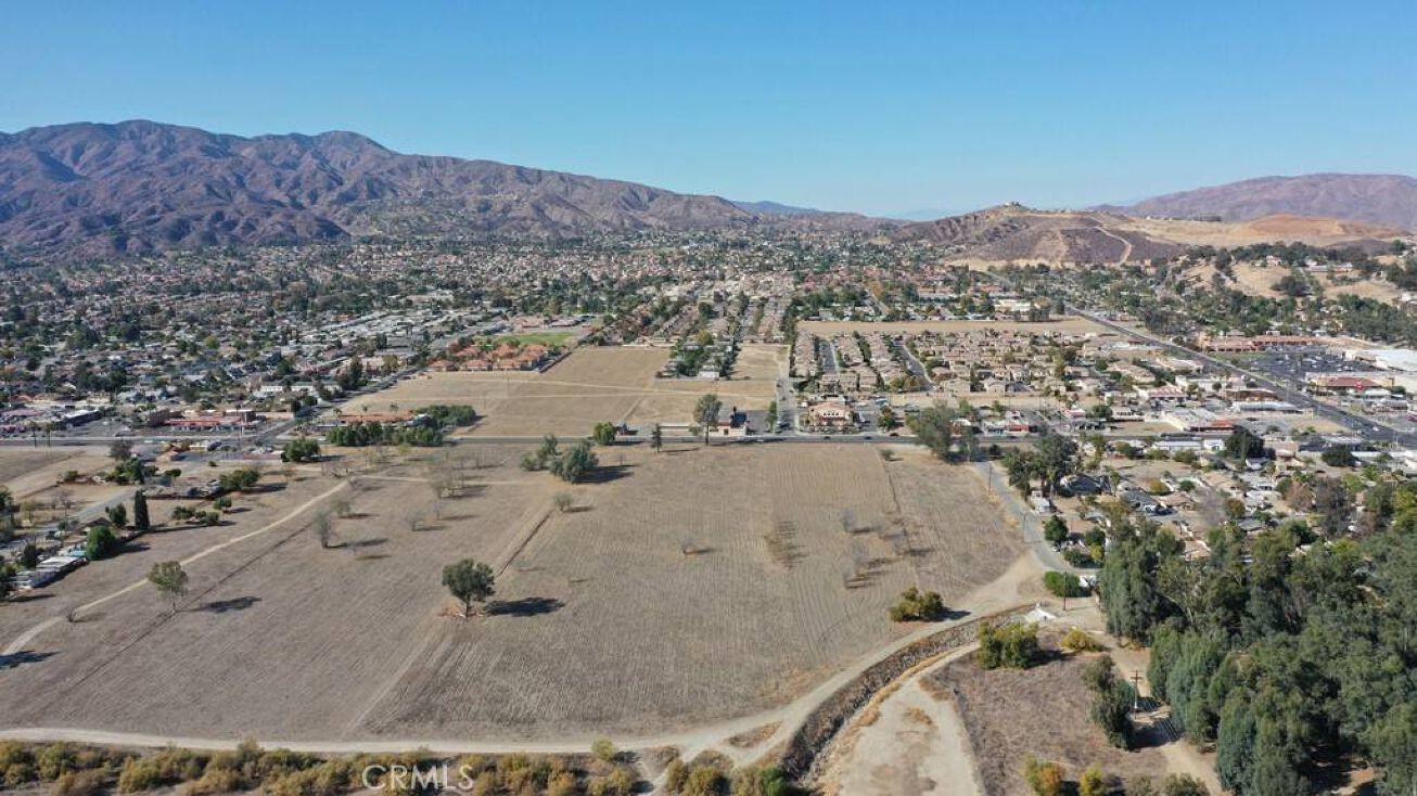 31360 Riverside Dr, Lake Elsinore, CA 92532