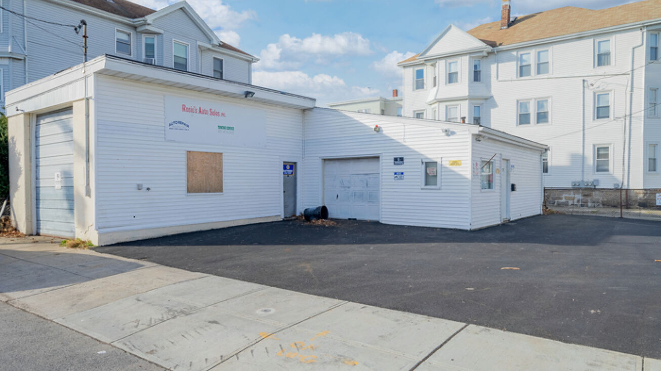 851 Globe St, Fall River, MA 02724