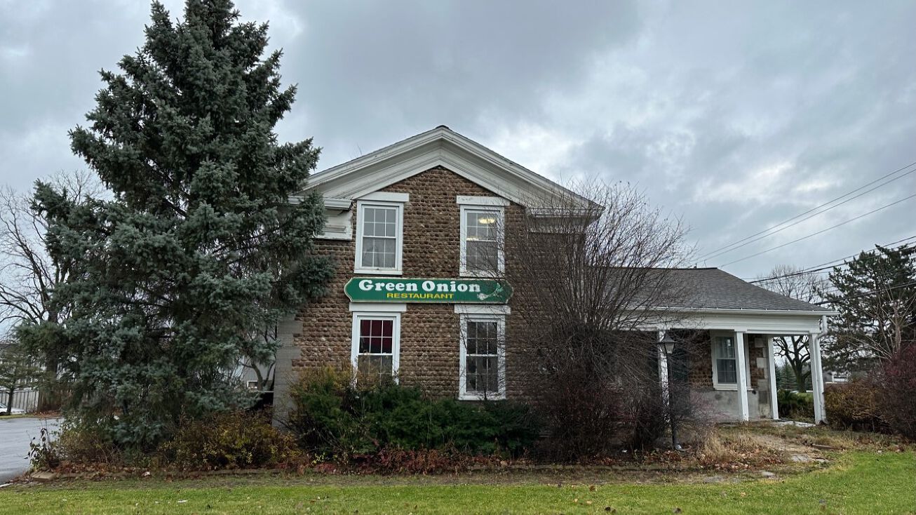 6596 Old Collamer Rd, East Syracuse, NY 13057