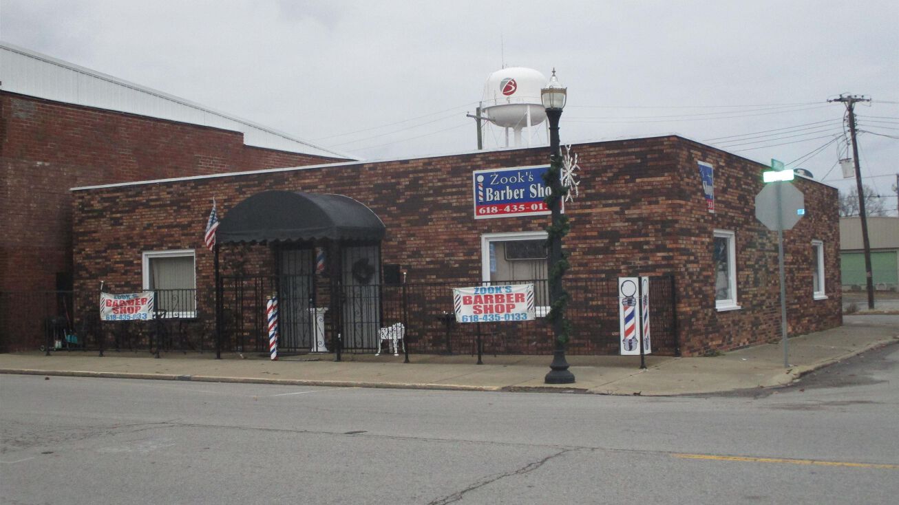 123 E MAIN Street, Benton, IL 62812