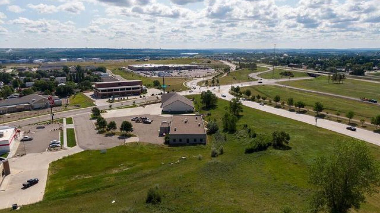 2580 Overlook Ln, Mandan, ND 58554