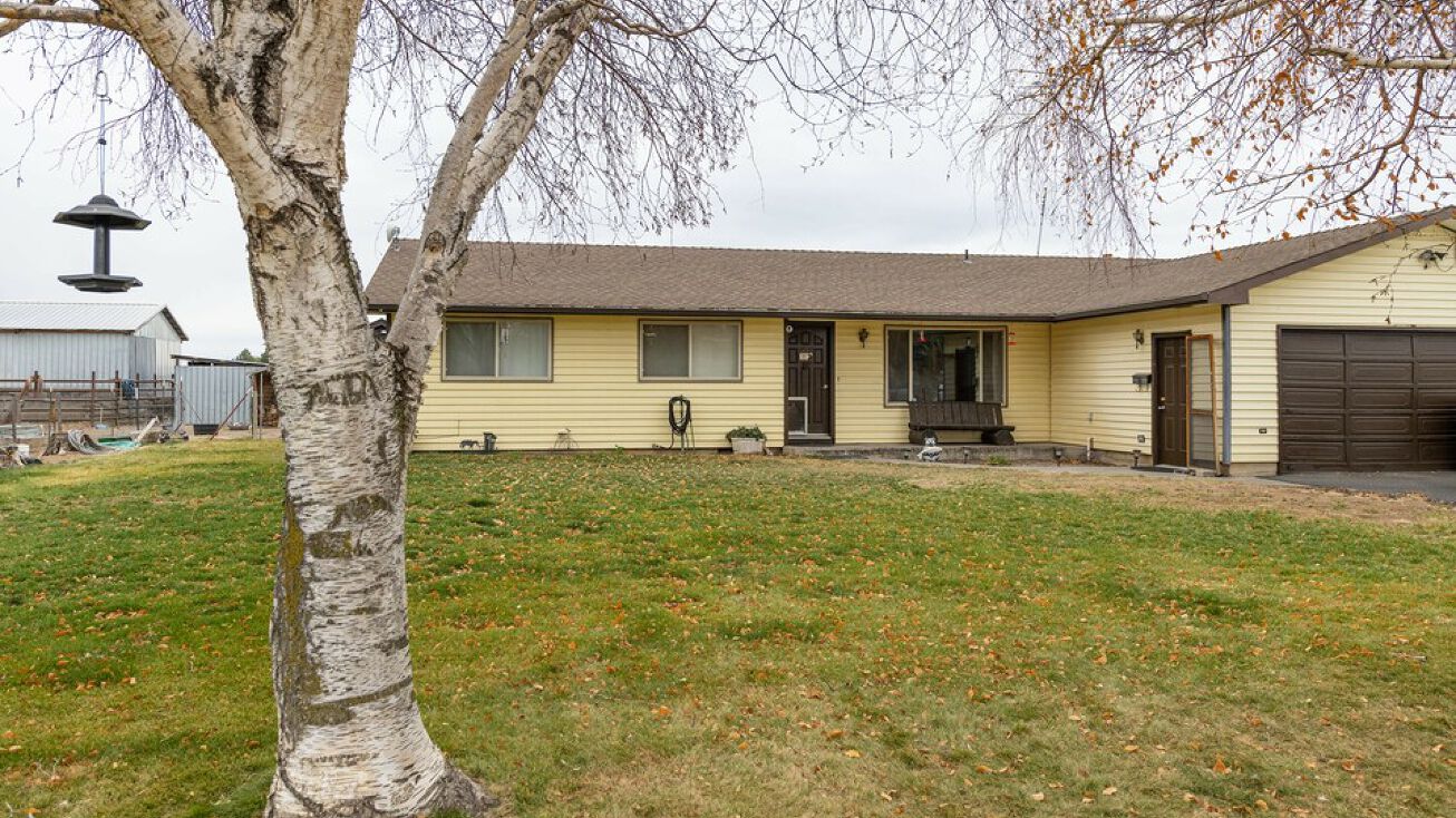 4990 SW Quarry Ave, Redmond, OR 97756