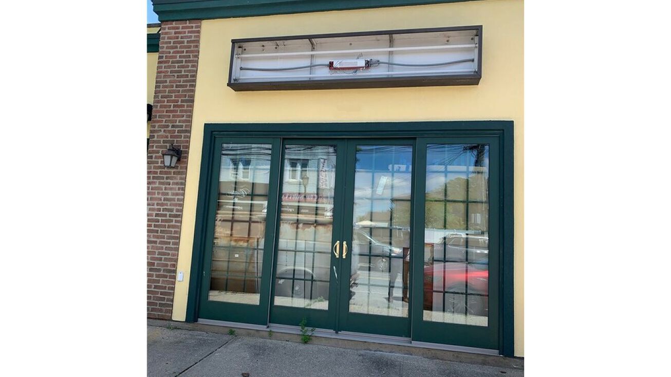 470/472 Westbury Ave, Carle Place, NY 11514