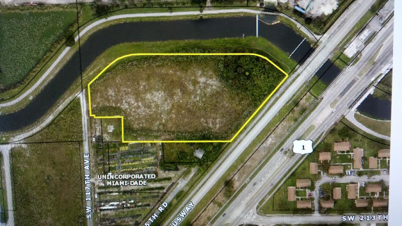 SW 214 St and US 1 South Dixie Highway, Goulds, FL 33176 Land for