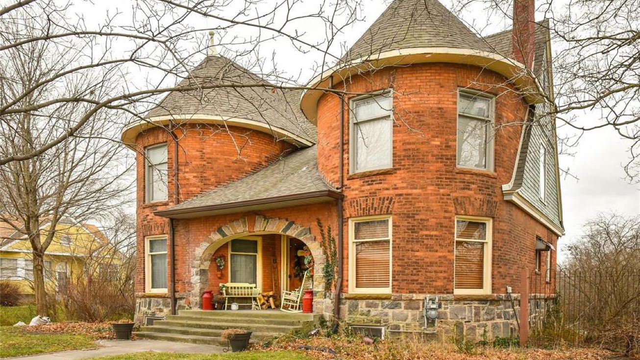 1109 W Genesee, Lapeer, MI 48446