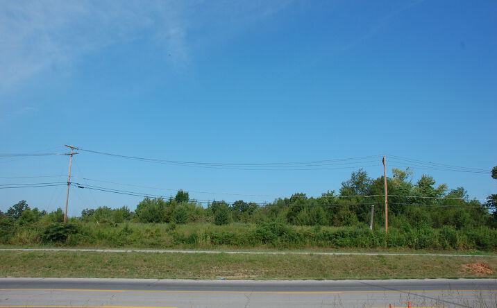 Pictures of Land property located at 999 Preacher Roe Blvd, West Plains, MO 65775 for sales - image #1