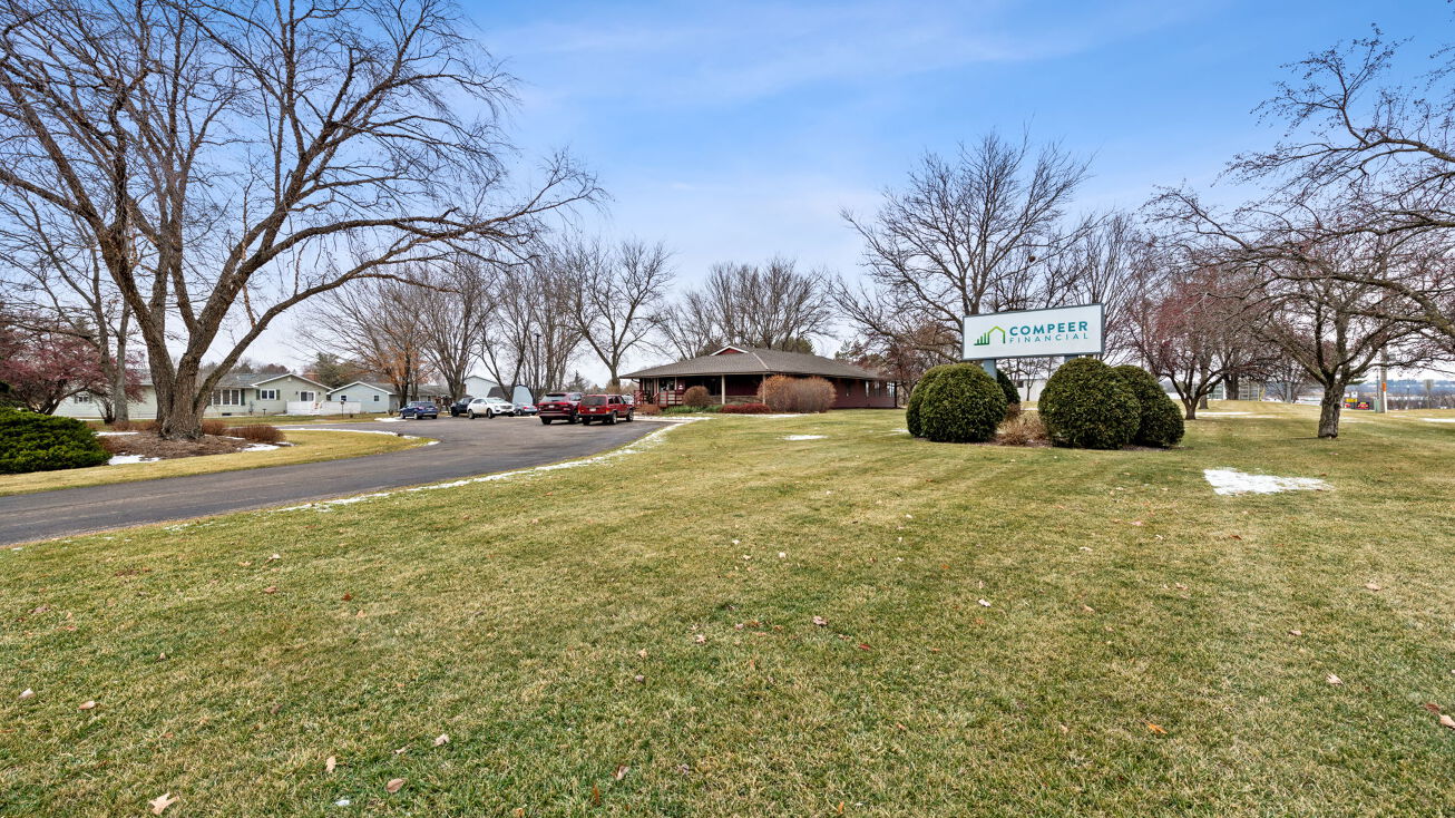 967 Oak St, Mondovi, WI 54755