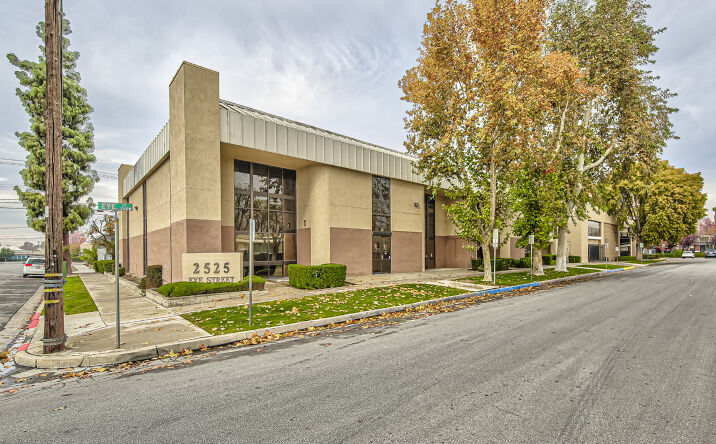 Pictures of Office property located at 2525 Eye St, Bakersfield, CA 93301 for sales - image #1