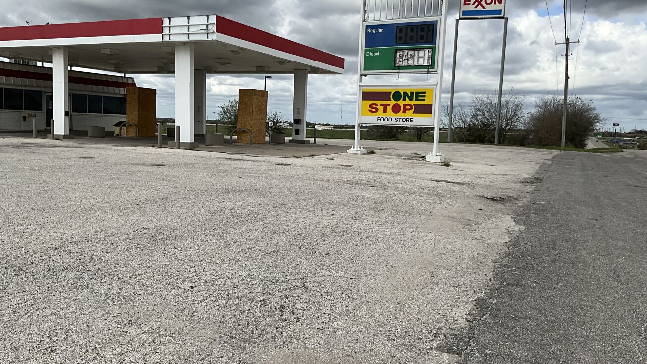 2948 US181, Kenedy, TX 78119