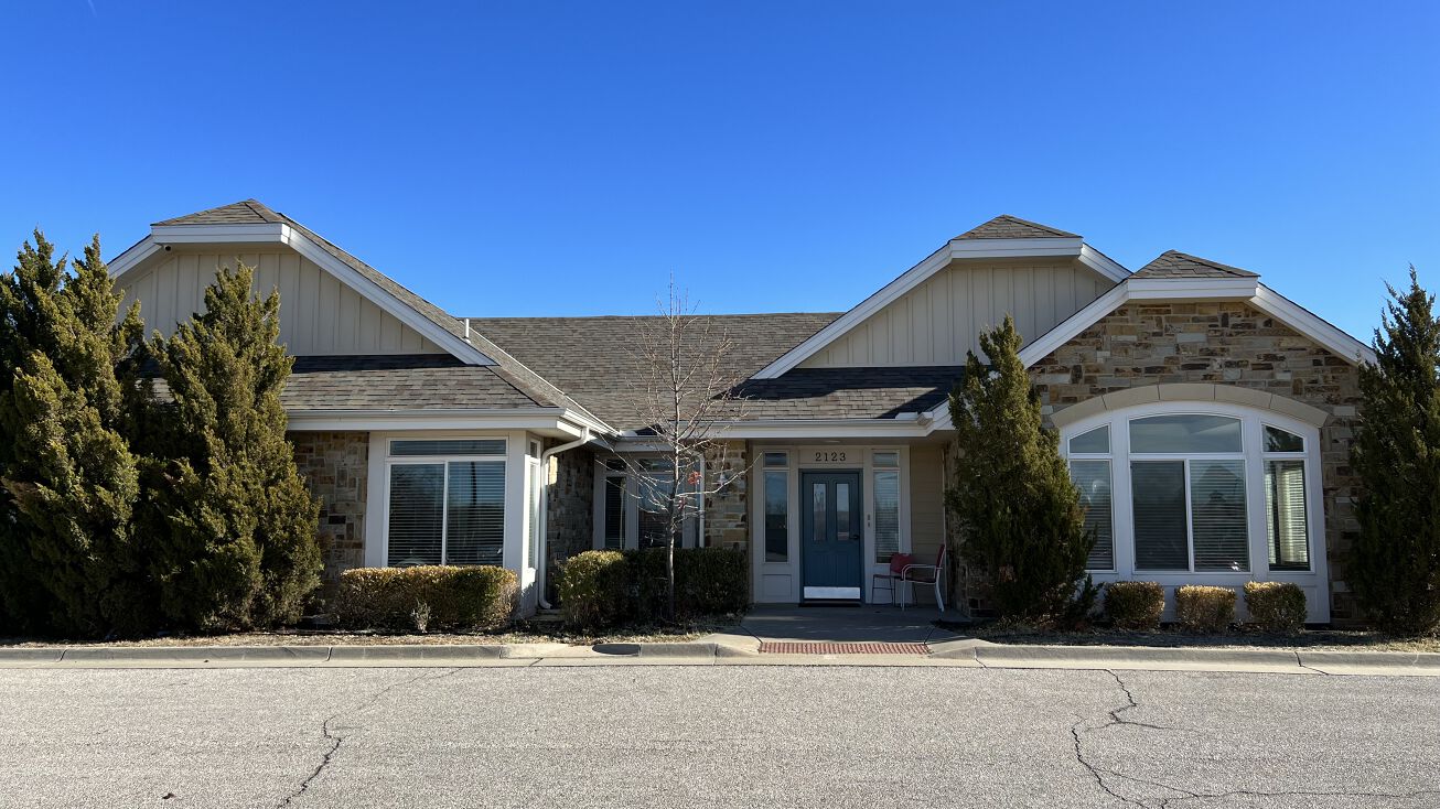 2115 N Broadmoor St, Wichita, KS 67206