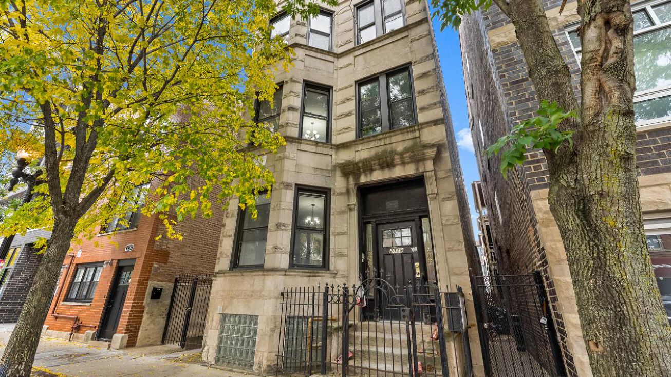 2319 W Taylor St, Chicago, IL 60612
