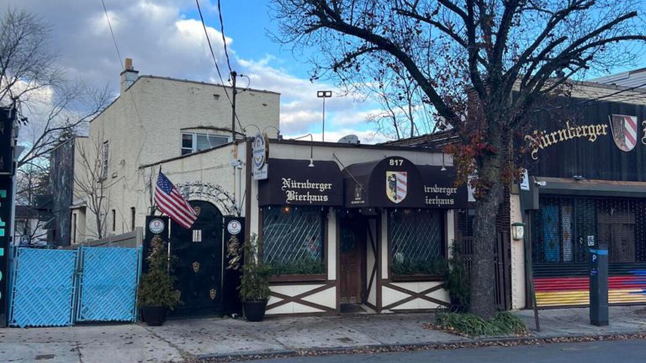 Pictures of Retail property located at 817 Castleton Ave, Staten Island, NY 10310 for sales - image #1