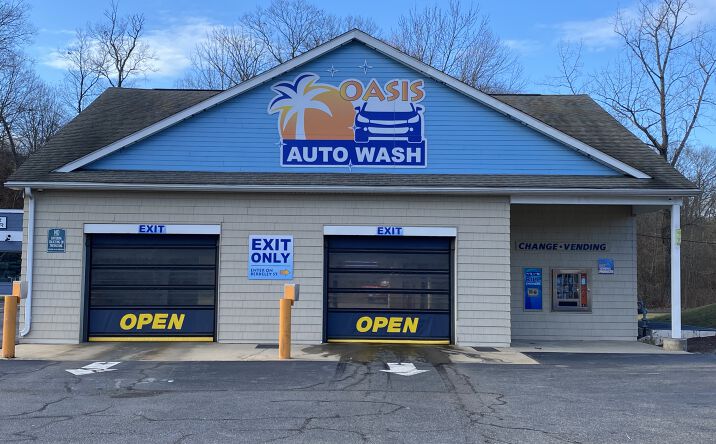 Pictures of Retail property located at 690 Boswell Ave, Norwich, CT 06360 for sales - image #1