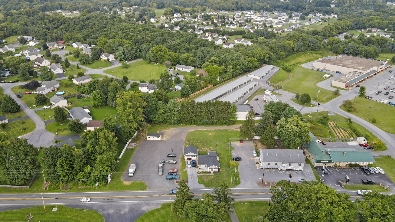 4198 Hedgesville Rd, Hedgesville, WV 25427