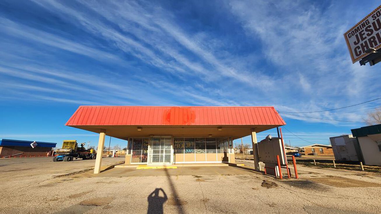 1005 Railroad Ave, Seagraves, TX 79359