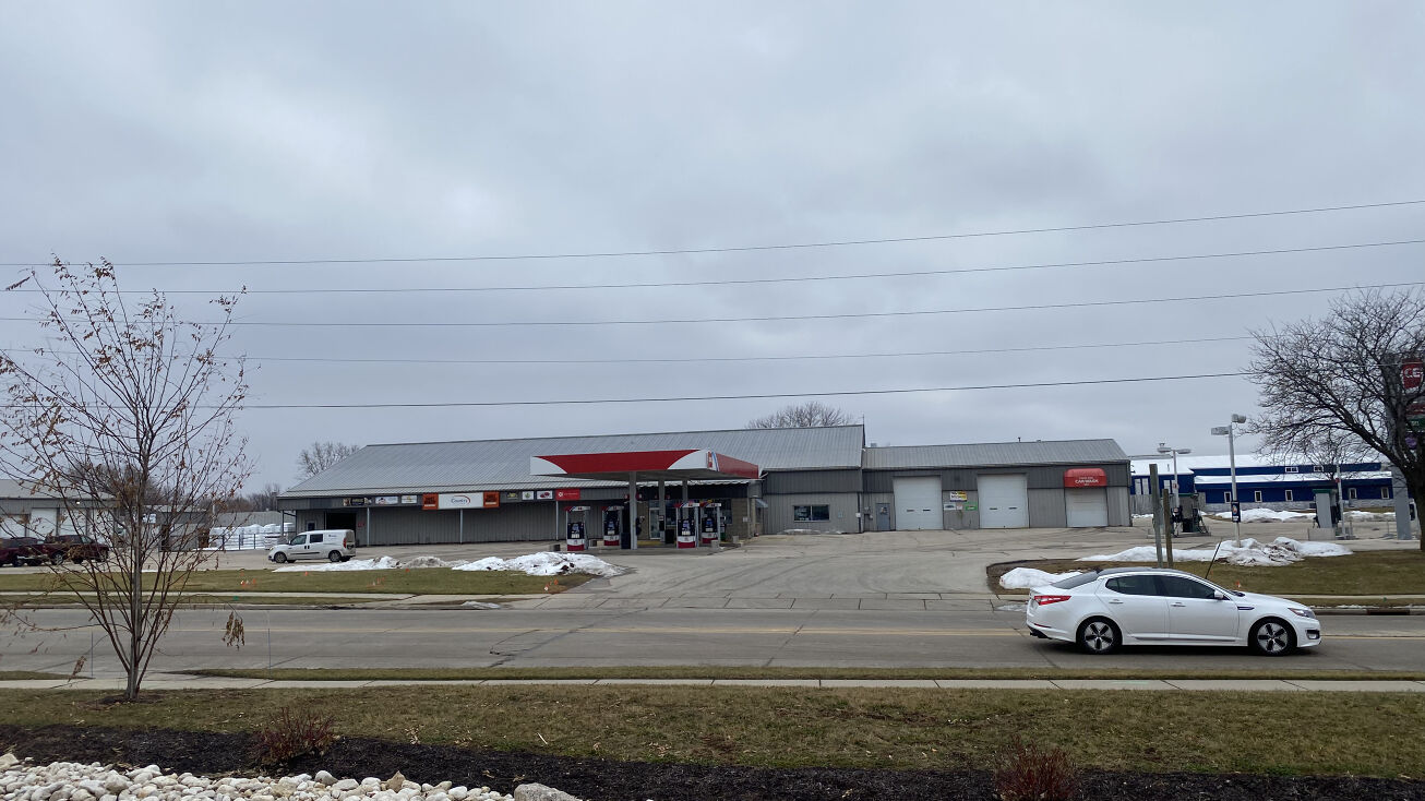 1221 Grant St, De Pere, WI 54115