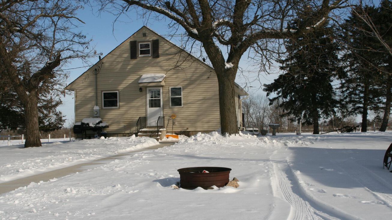 17171 Royal Ave, Clarksville, IA 50619